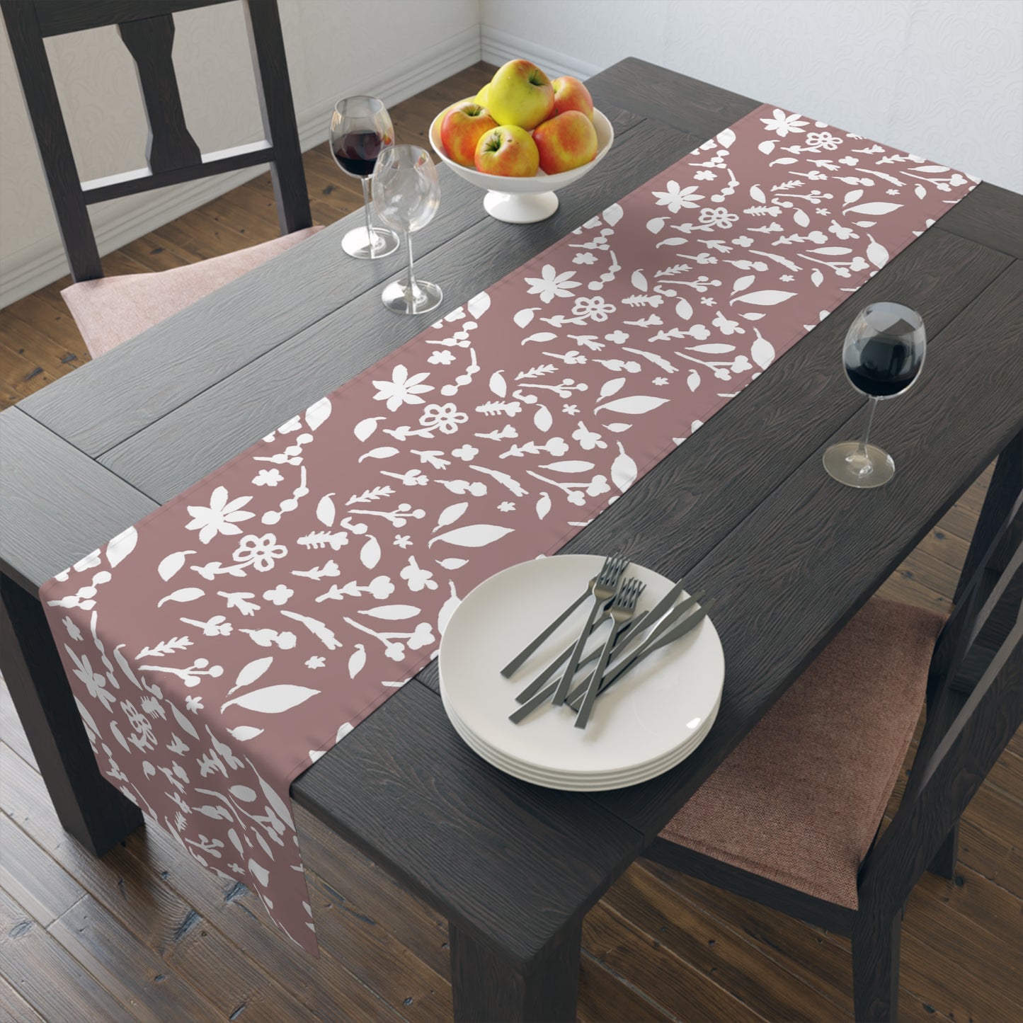 Frosted Rose Fall Foliage Table Runner (Cotton, Polyester)