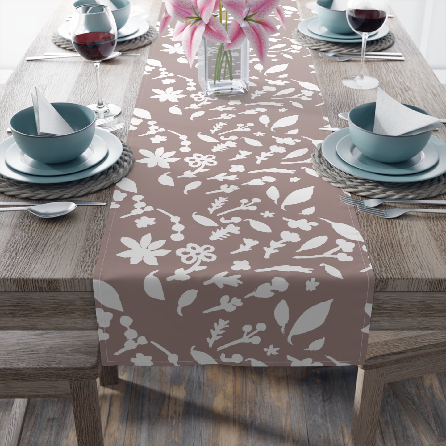 Frosted Rose Fall Foliage Table Runner (Cotton, Polyester)